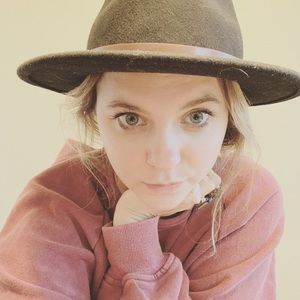 Meet your Posher, Cassie